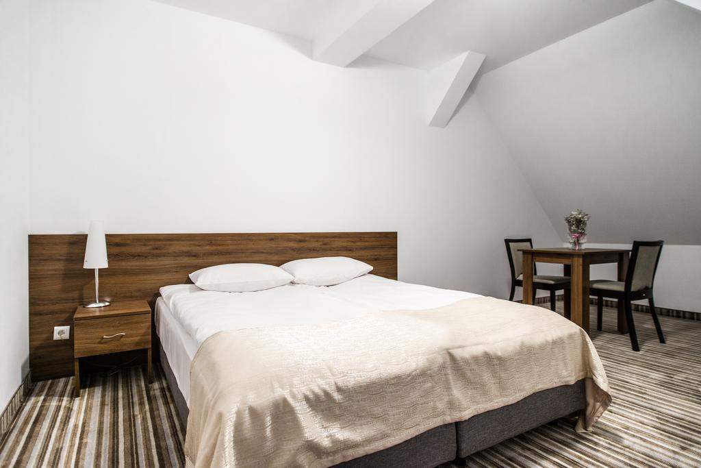 Hotel Przy Dworze Leśna Podlaska Cameră foto